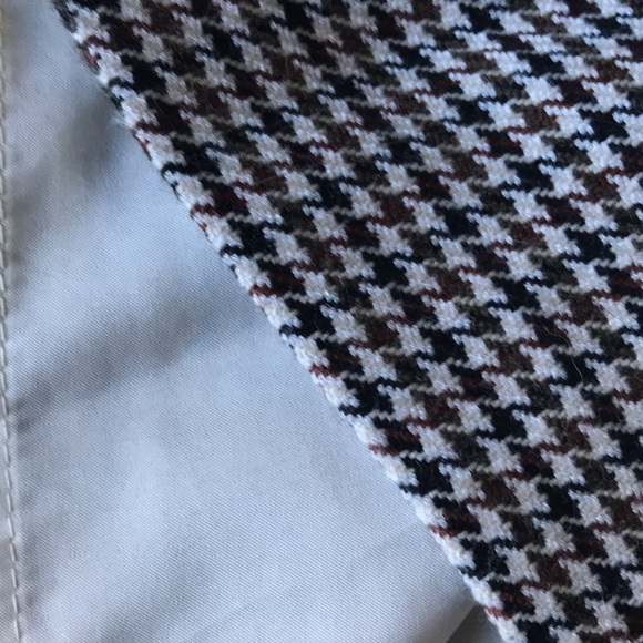 H&M skirt. Size 6 good condition. Fairly new - Picture 2 of 3